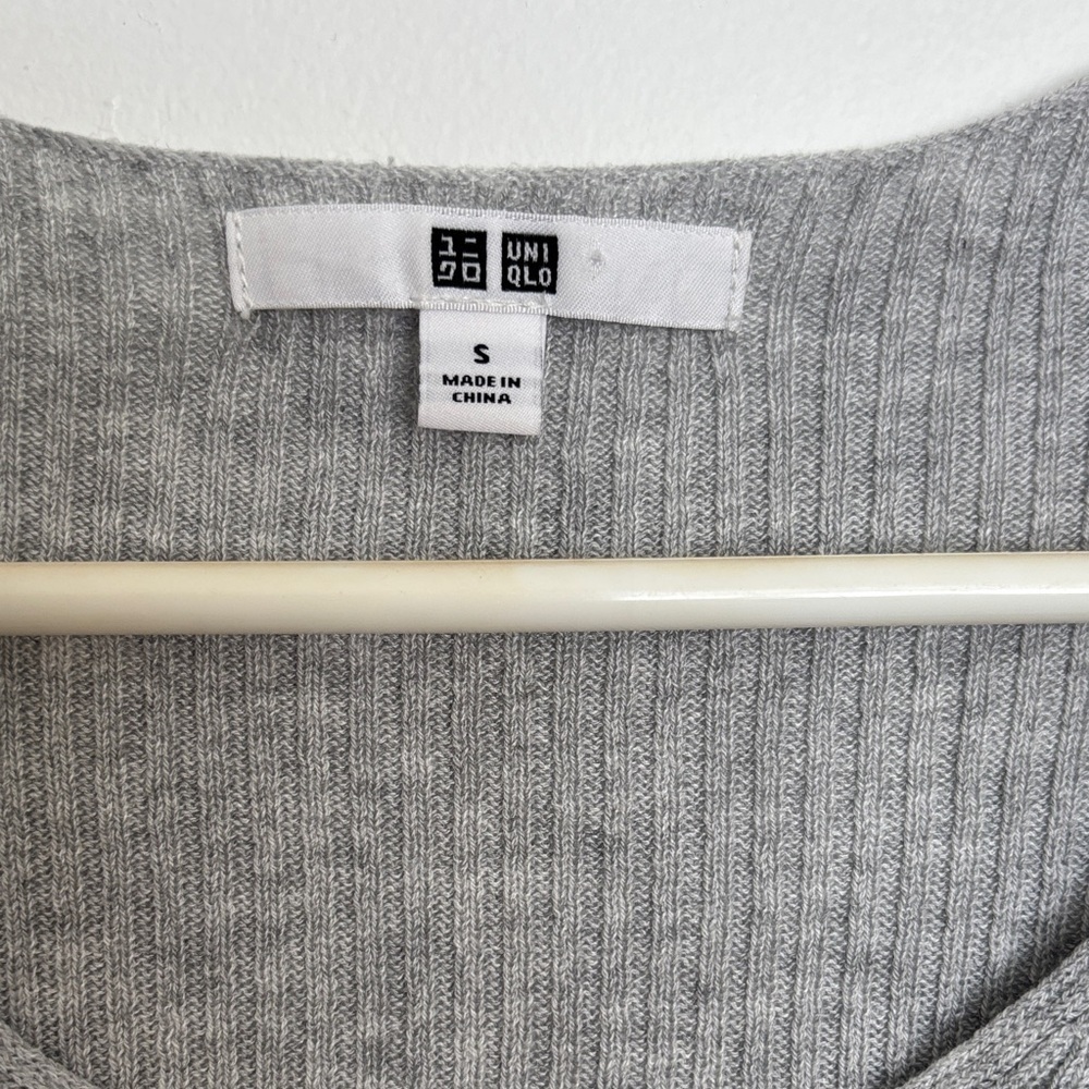Uniqlo Light Gray Ribbed Knit Top - Picture 2 of 4